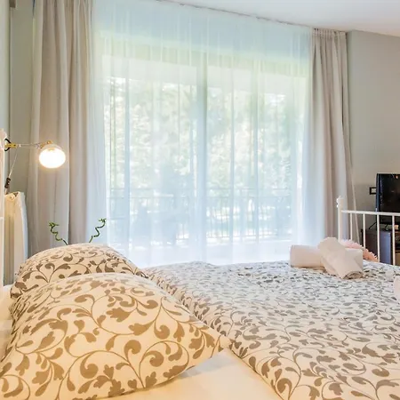 One Love Metropolitan Gardens Studio