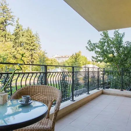 One Love Metropolitan Gardens Studio *