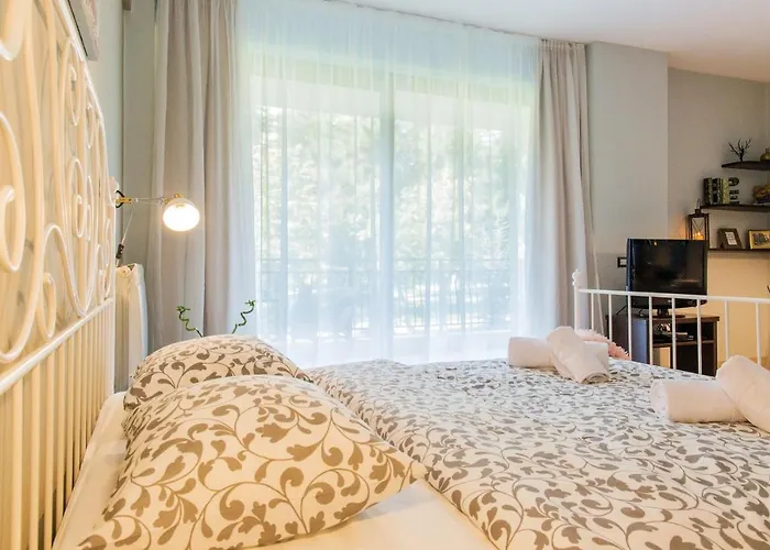 One Love Metropolitan Gardens Studio