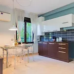 One Love Metropolitan Gardens Studio Apartman *