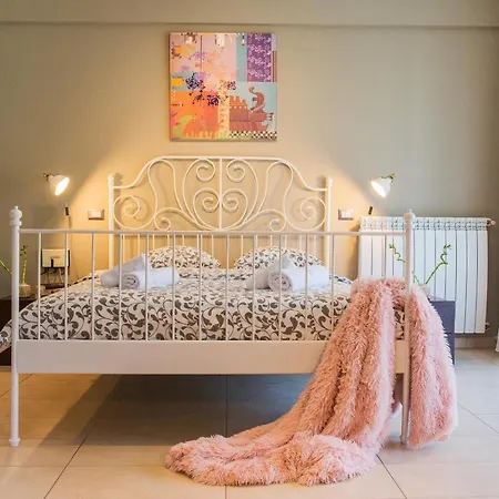 One Love Metropolitan Gardens Studio