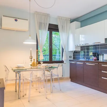 One Love Metropolitan Gardens Studio Apartment Bukarest