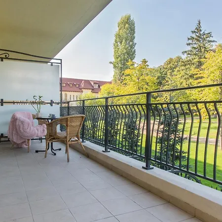 One Love Metropolitan Gardens Studio Boekarest